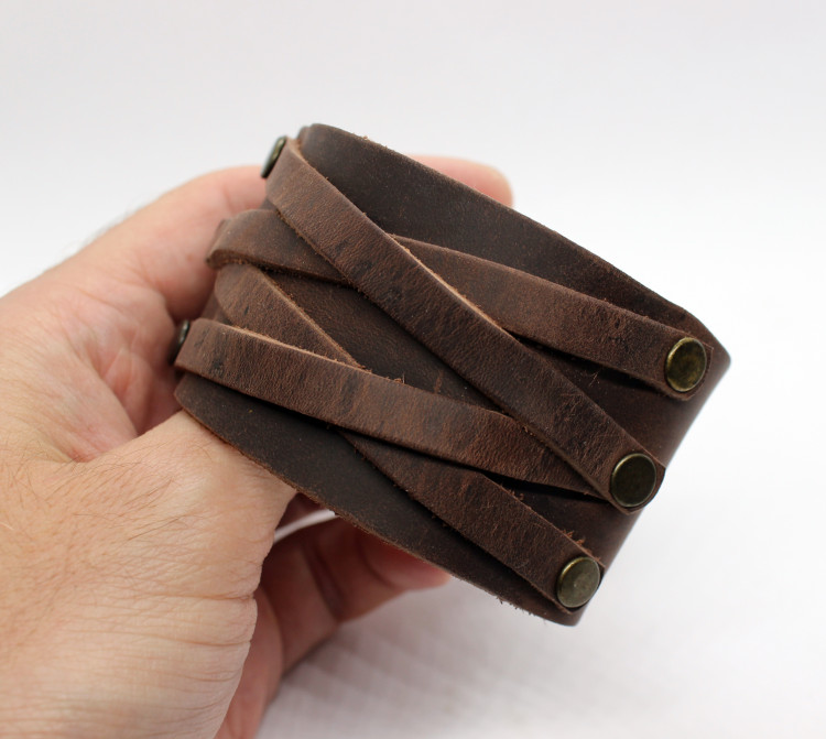 Кожаный браслет Gothic с полосами Артикул: LB4215BL