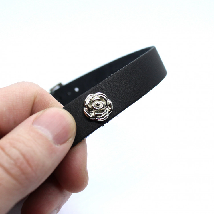 Черный узкий кожаный чокер с Розой (светлый никель) Артикул: CH1524BL