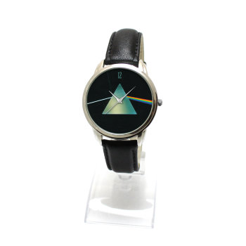 Часы парные Pink Floyd Парные часы для влюбленных Pink Floyd с призмой на черном фоне. В состав набора входят одни женские маленькие и одни стандартные часы для парня.