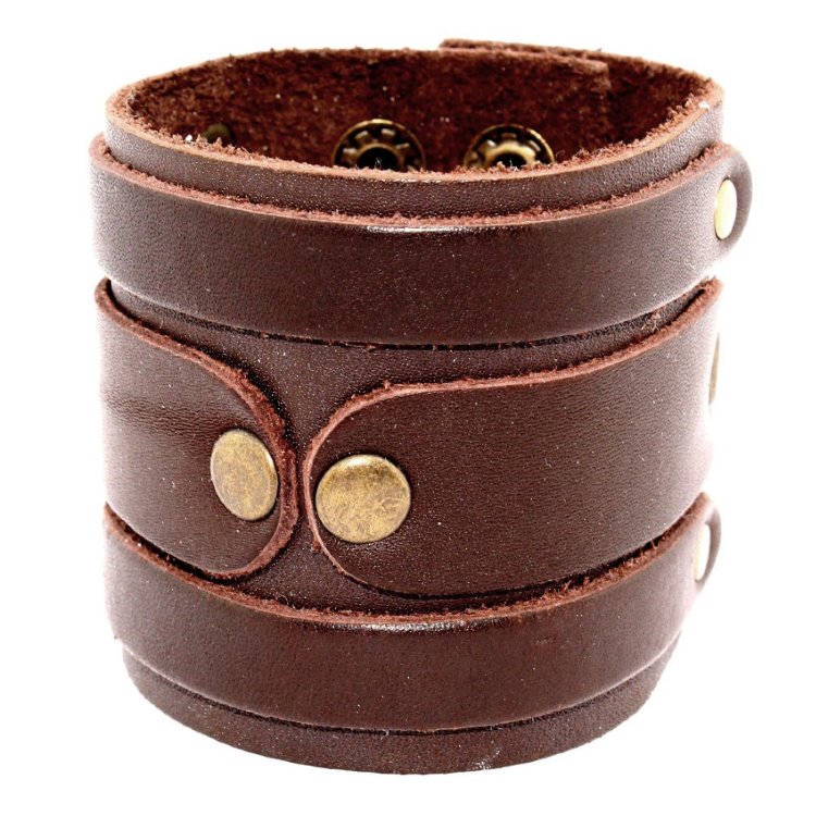 Кожаный коричневый широкий браслет Hard Cuff с декором полосами на застежке кнопками