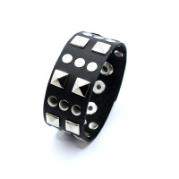 Кожаный браслет BMA с железными пирамидами Кожаный браслет BMA с железными пирамидами