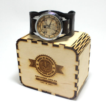 Футляр для часов и браслетов ArtStore №2 Деревянный подарочный футляр для наручных часов и браслетов ArtStore. Используется для эффектной презентации и последующего хранения. Выполнен из дерева в виде коробки с закругленными углами.
