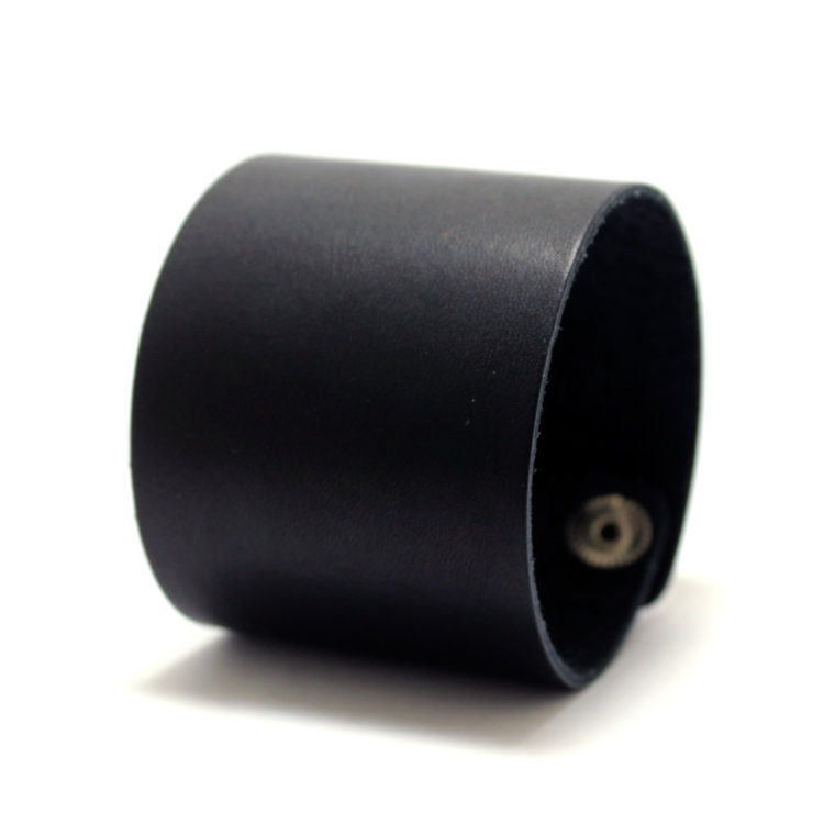Мягкий черный браслет Sleeve без декора на кнопках Артикул: LB58500BL