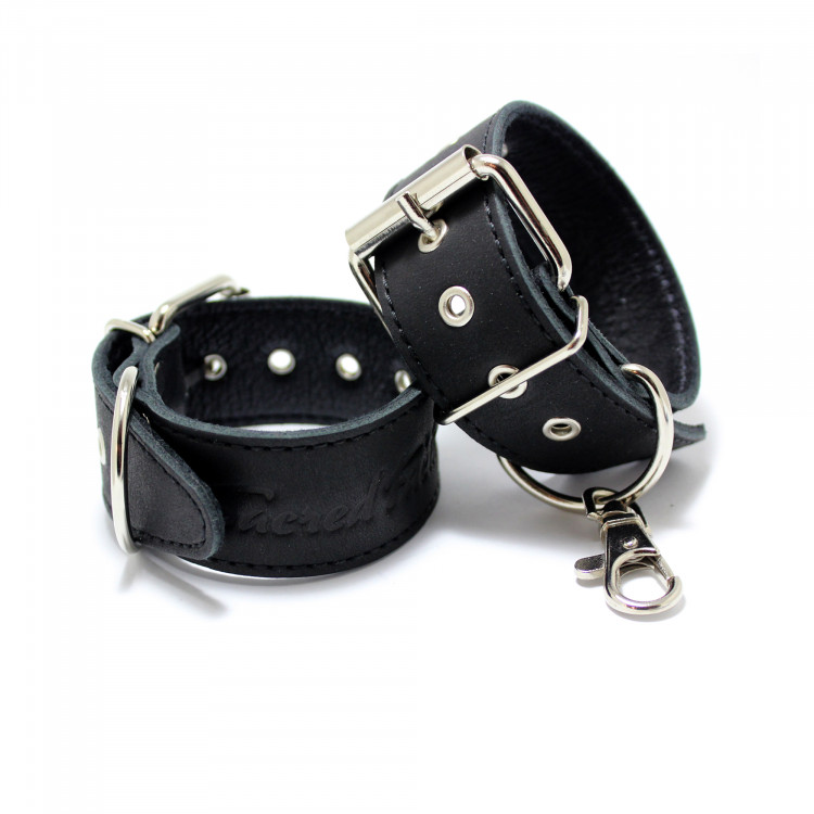 Парные кожаные наручники с карабином Zeta Black
