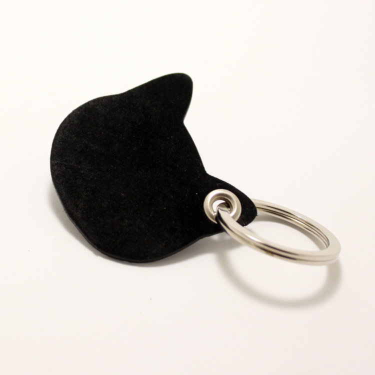 Кожаный брелок Чёрный кот из замши Артикул: KCH030
